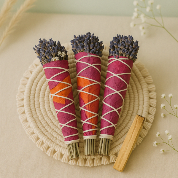 Bâton floral de purification - sauge, pétales de rose - rituel d'amour, clarté et guérison émotionnelle