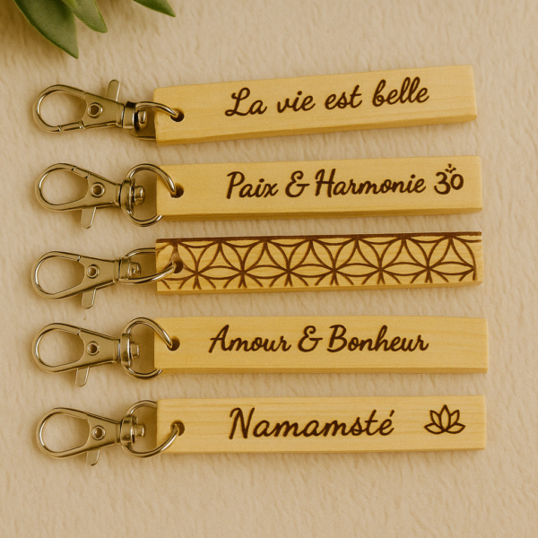 Porte-clés en bois de palo santo gravé - protection énergétique et artisanat sacré
