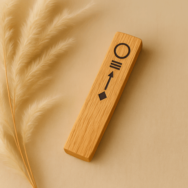 Bâton de Palo Santo gravé pour envoyer ses intentions lors du rituel de Nouvelle Lune