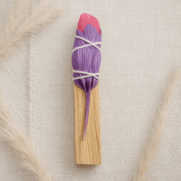 Bâton de Palo Santo artisanal fleuri à la rose et au safran, création énergétique et naturelle Trésors d’Autres Mondes