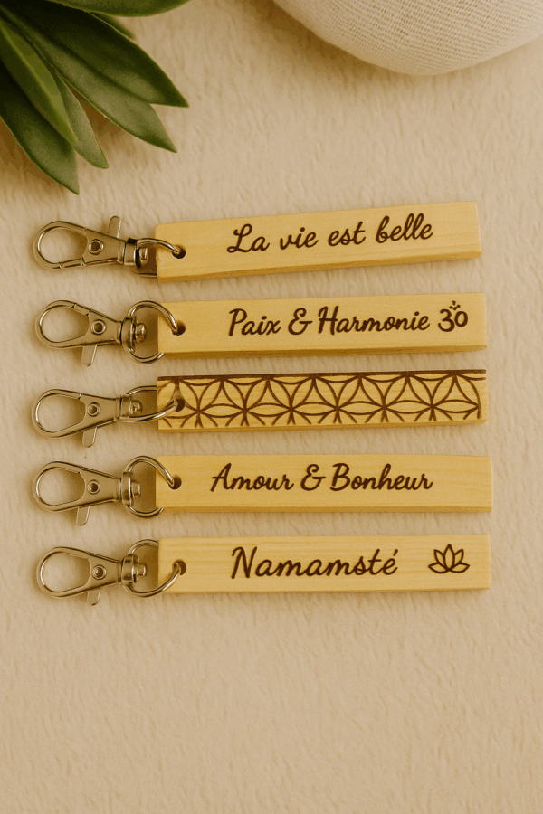 Porte-clés en bois de Palo Santo gravé – protection énergétique et artisanat sacré